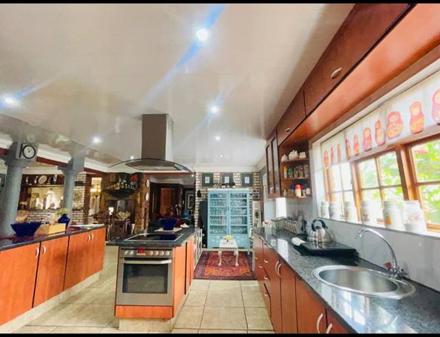 5 BEDROOM HOUSE FOR SALE IN SELCOURT